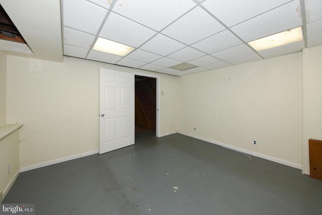 Building Photo - 21 E Abington Ave