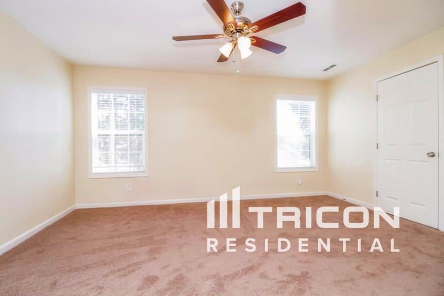 Building Photo - 129 Mary Joe Martin Dr