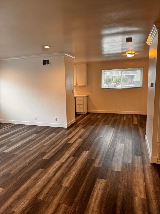 Building Photo - 33812 Robles Dr