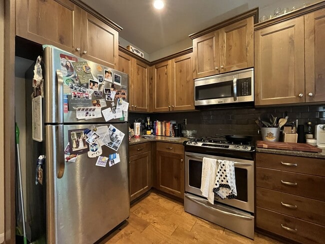 Building Photo - Bright and Modern North Portland Living with Three Bedrooms, Laundry Room & Attached Garage