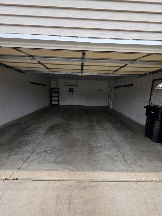 Building Photo - 1628 Valley Dr