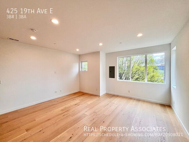 Building Photo - 425 19th Ave E