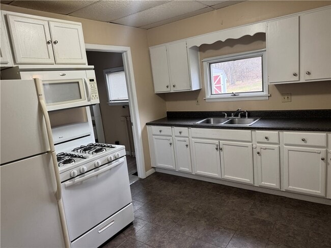 Building Photo - 1872 Miles St