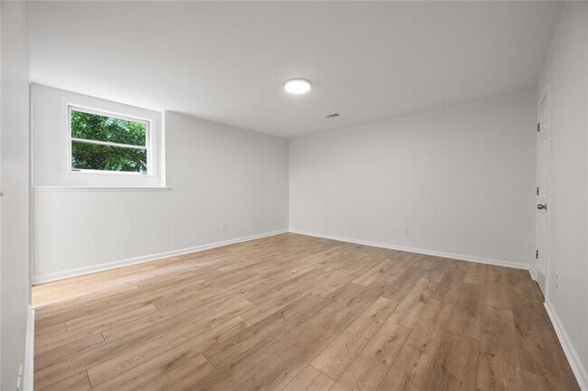 Building Photo - 1260 Heards Ferry Rd NW