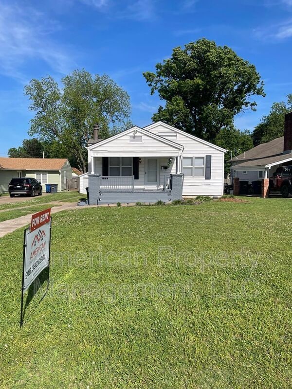 Building Photo - 1227 S College Ave