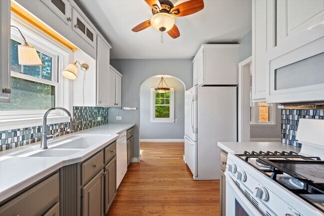 Building Photo - Historic Charm & Modern Comfort in Prime Platt Park Location