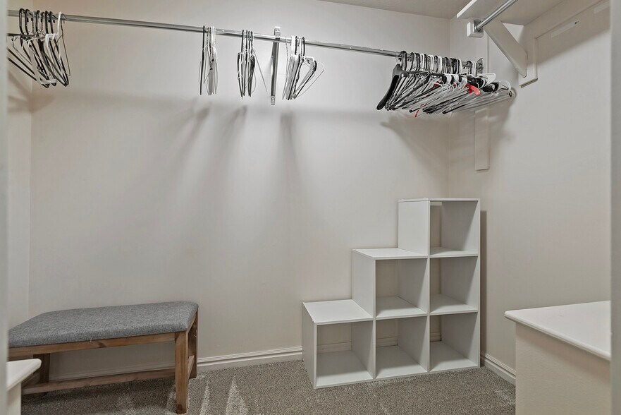 Building Photo - 830 E Pond View Way