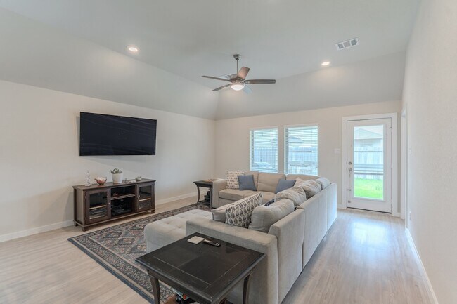 Building Photo - 22035 Juniper Crossing Dr