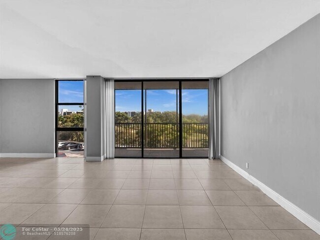 Building Photo - 20379 W Country Club Dr