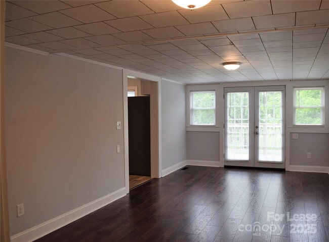 Building Photo - 234 N Eastway Dr