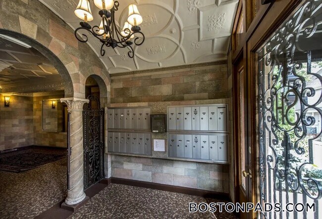 Building Photo - 2 Elmwood Ave