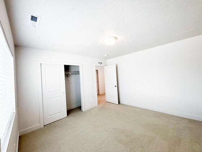 Building Photo - 414 W Snowberry Dr