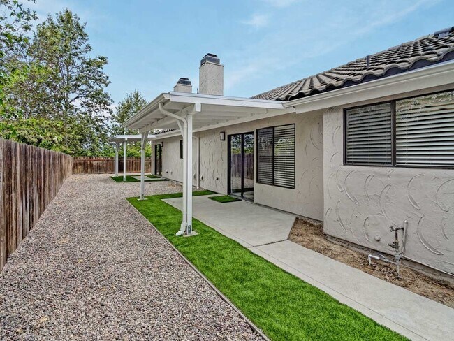 Building Photo - Remodeled Home On Quiet Cul-de-sac