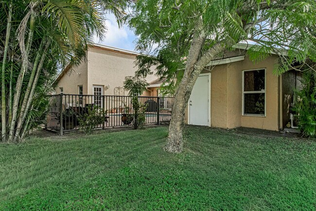 Building Photo - 6255 Timberlakes Way