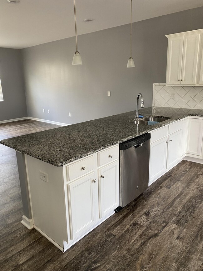 Building Photo - 8960 Commons Townes Dr
