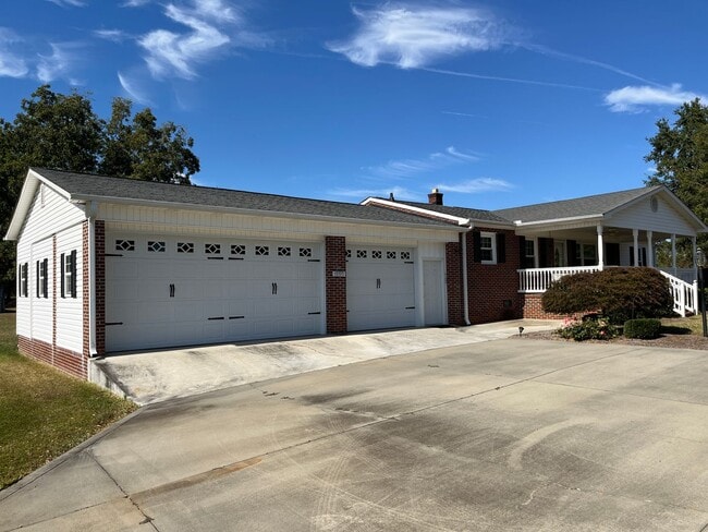 Building Photo - Available Now: 3/2 in Woodruff!