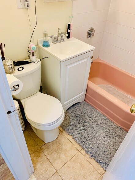 Building Photo - 11 Gorham St