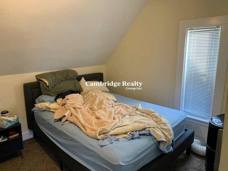 Building Photo - 70 Craigie St