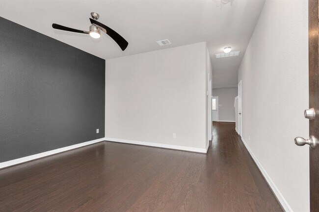 Building Photo - 1517 Portola Dr