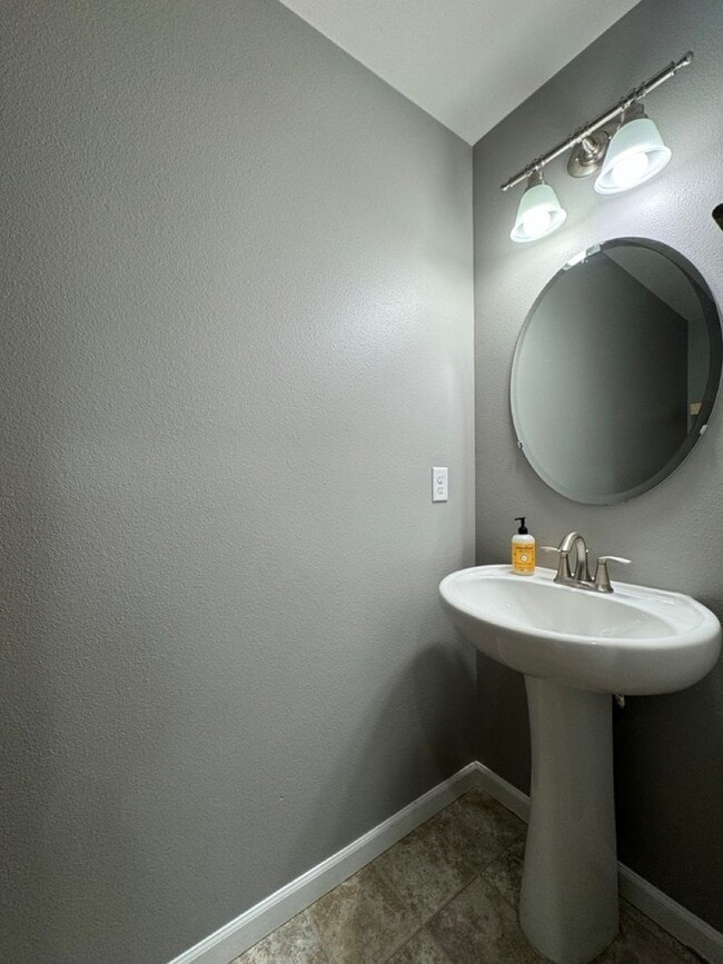 Building Photo - Spacious 3BD/2.5BTH Home w/ Modern Upgrade...