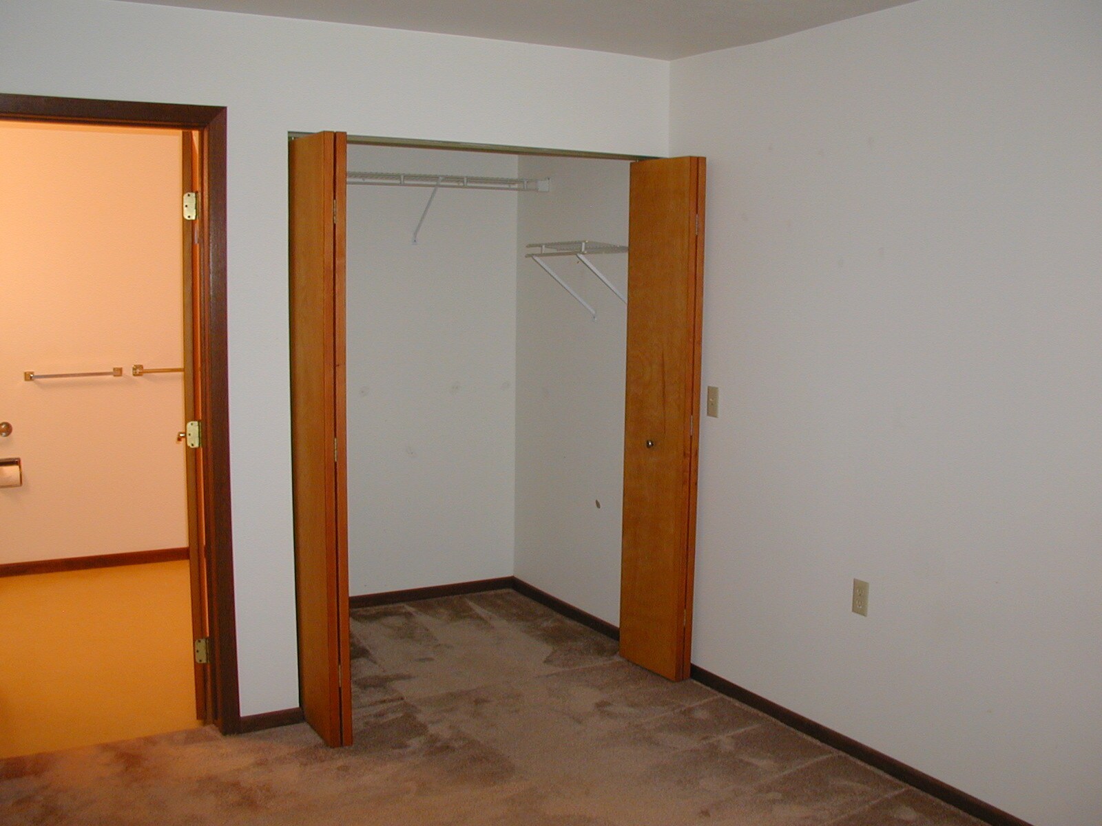 Building Photo - 1729 N High Point Rd