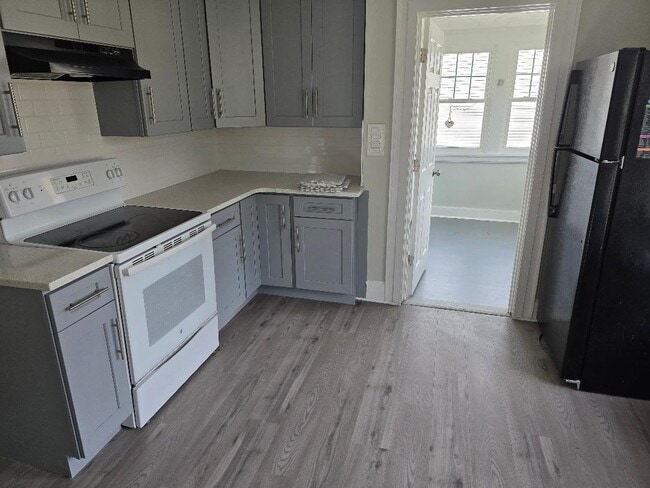 Building Photo - 22 Holly St