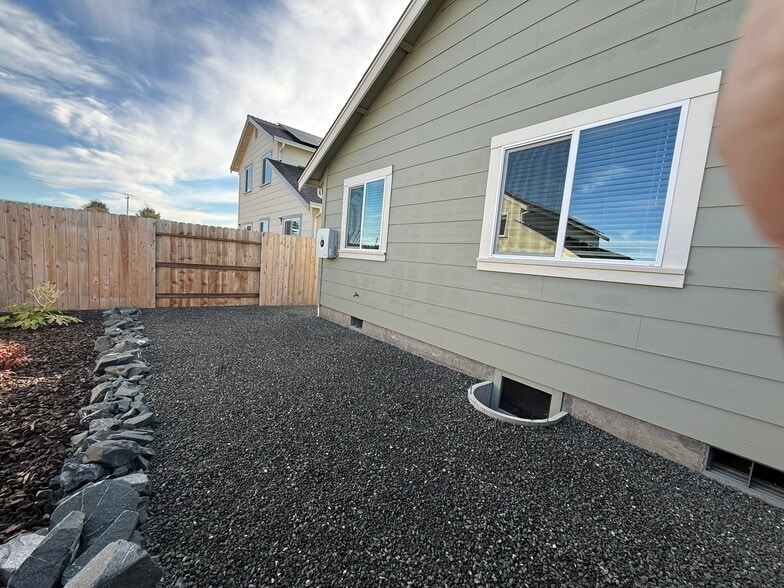 Building Photo - 1660 Ascent Pl