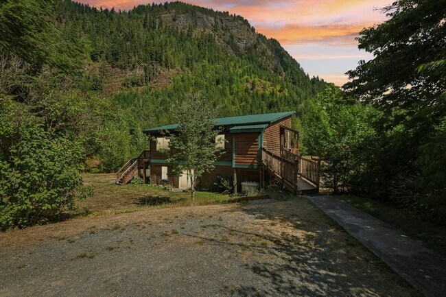 Building Photo - 14341 WA-530