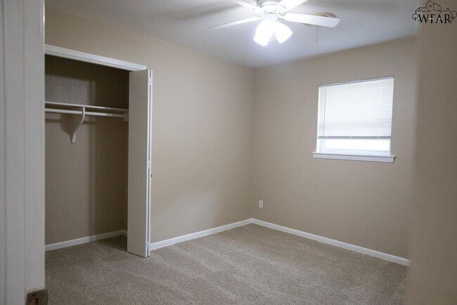 Building Photo - 2824 Barrywood Dr