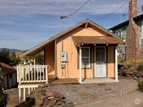 Building Photo - 1 Bedroom, 1 Bath with Mountain Veiws