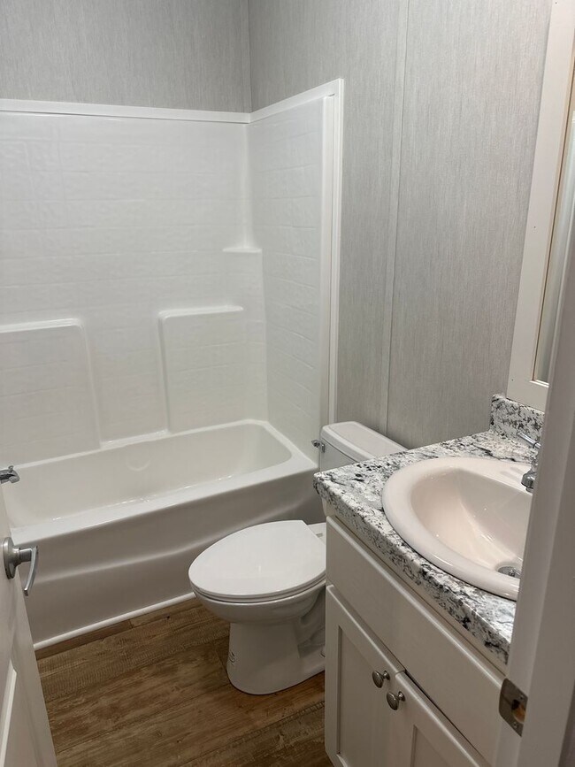 Building Photo - Cute! - 2-Bedroom/ 1-Bath- Mobile Home