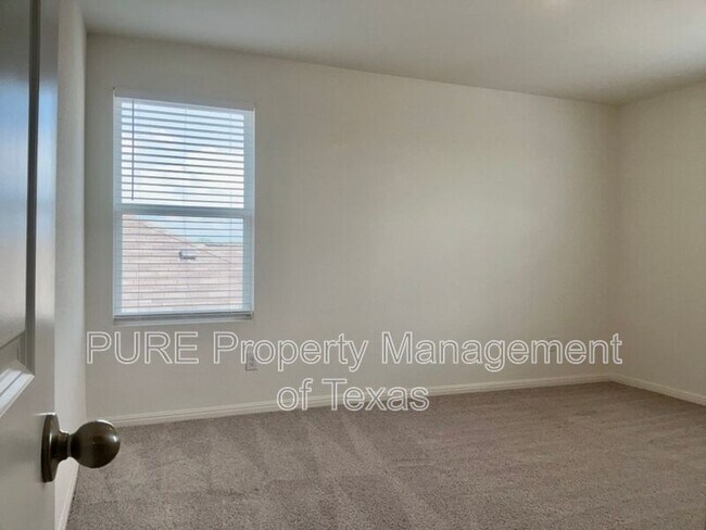 Building Photo - 203 Stonebrook Dr