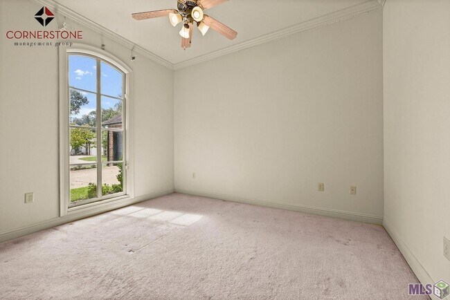 Building Photo - 8564 Grand View Dr