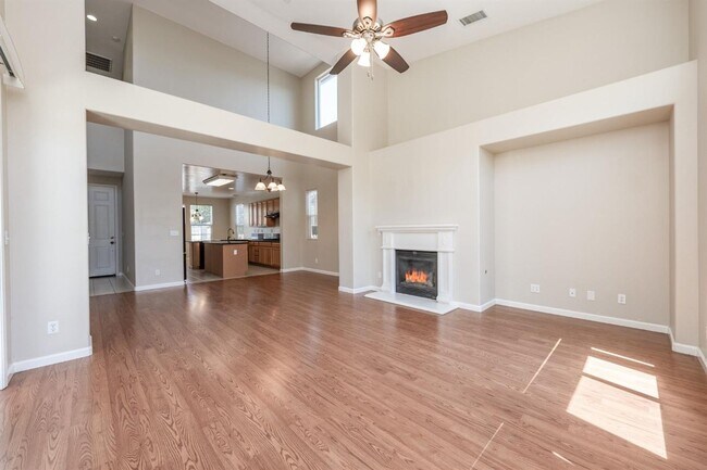 Building Photo - Beautifully Updated North Clovis 3/2.5