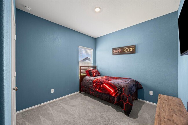 Building Photo - 2402 Sunray Ct