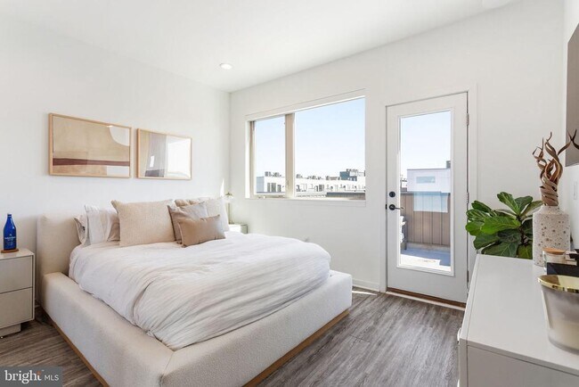 Building Photo - 2006 Northbank Pl