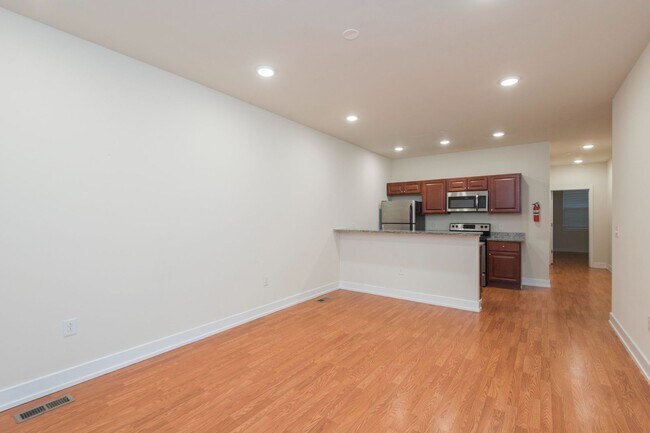 Building Photo - 1405 N Sydenham St
