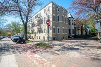 Building Photo - Amazing 2 BR/1.5 BA Condo in H Street Corr...