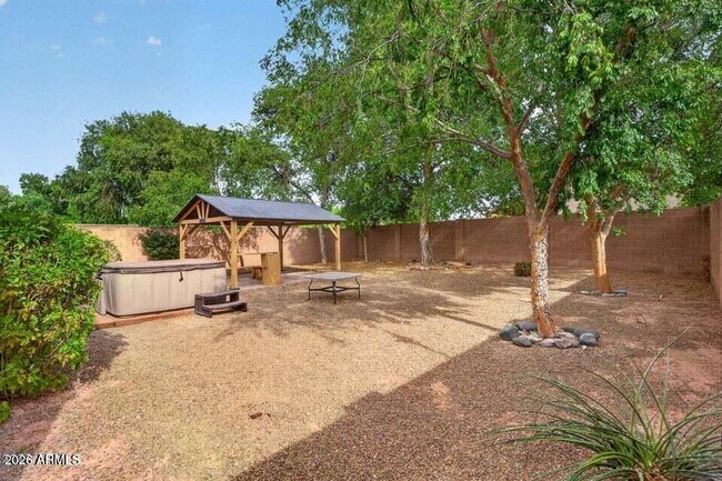 Building Photo - 42059 W Cheyenne Dr