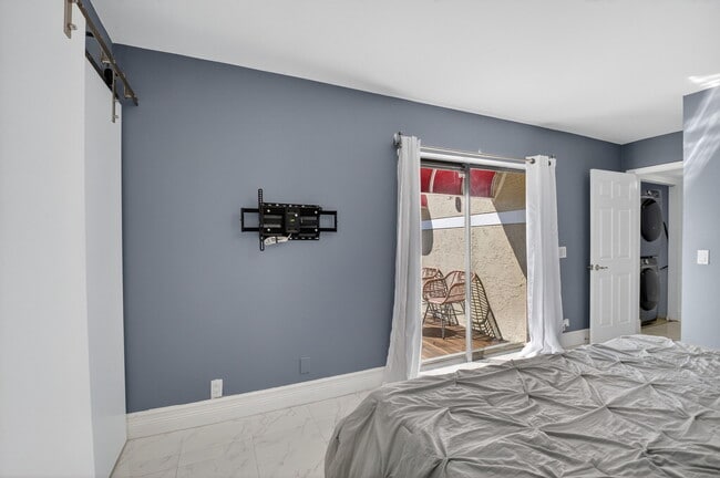 Building Photo - 4310 Village Dr