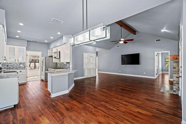 Building Photo - 128 Mockingbird Ln