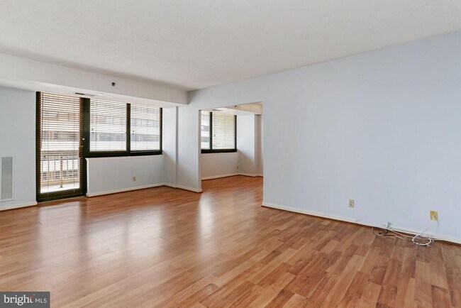 Building Photo - 1805 Crystal Dr