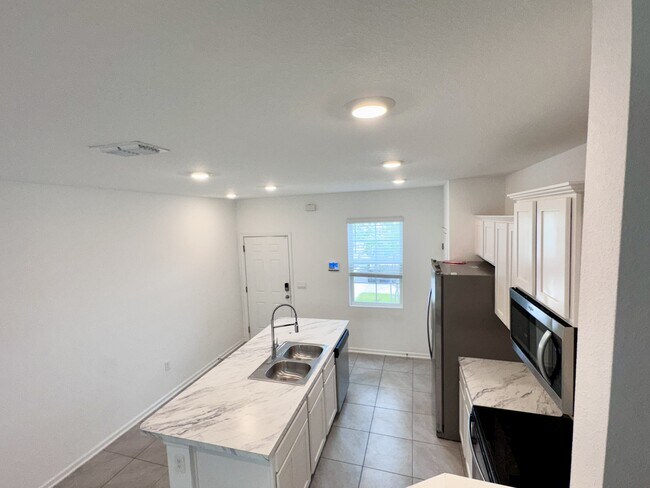 Building Photo - 8334 Zenith Cir