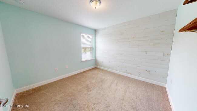 Building Photo - 201 Silver Creek Pl