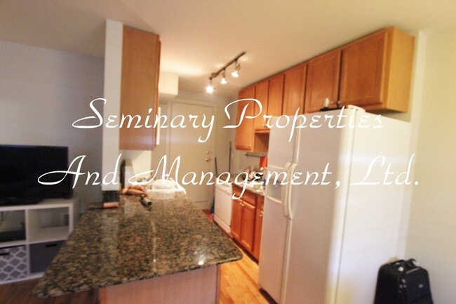 Interior Photo - 921-927 W Sunnyside Ave