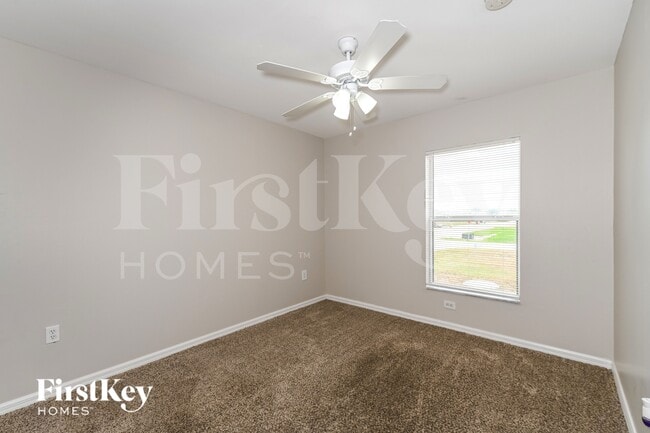 Building Photo - 2112 NE 14th Ave