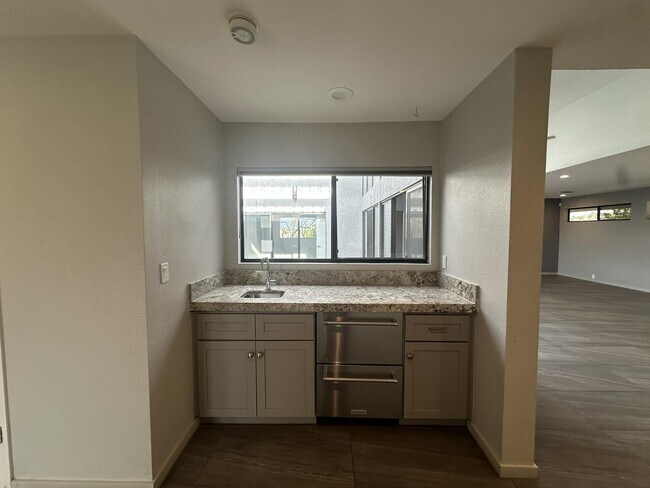 Building Photo - 4 Saturn Cir