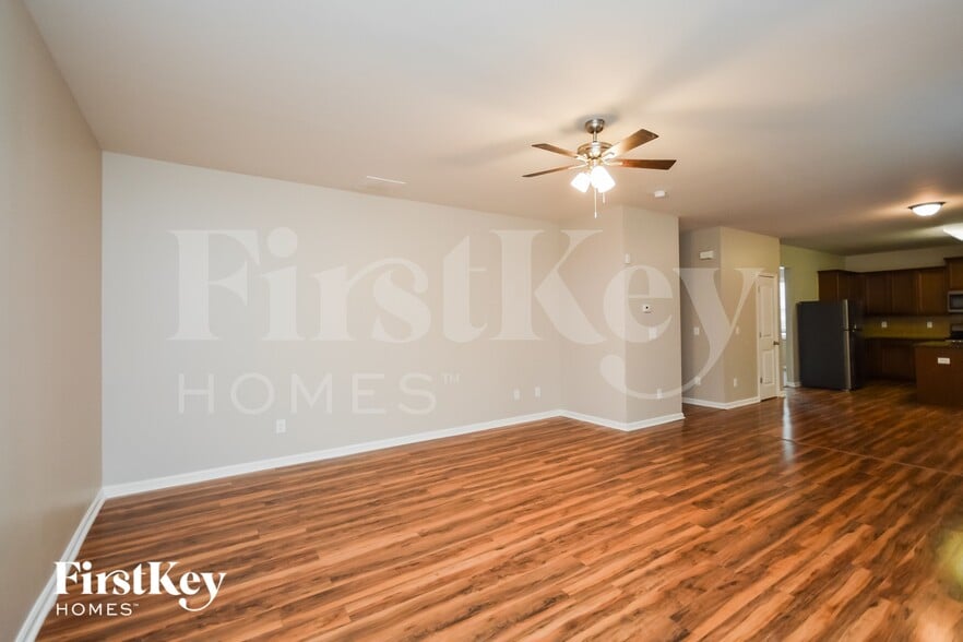 Building Photo - 1983 Windsor Creek Dr SW