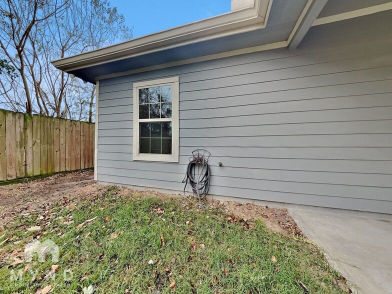 Building Photo - 3638 Lydia St