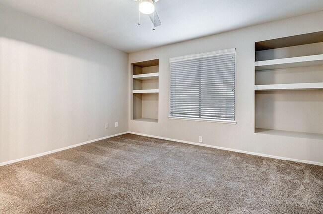 Building Photo - Gorgeous 2 Bedroom home in Desert Shores Racquet Club!